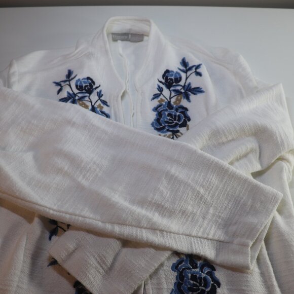 Chicos Zenergy Blue WhiteFloral Embroidered Open Floral Jacket Sweater Size 3 XL - Picture 6 of 16